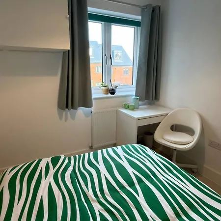 Cozy And Bright In A Friendly 2 Bedroom Guest house *