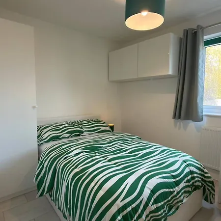 Cozy And Bright In A Friendly 2 Bedroom Gasthuis *