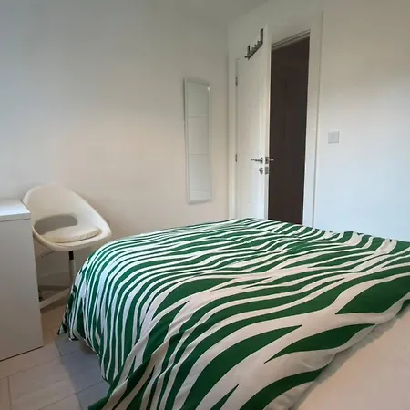 Cozy And Bright In A Friendly 2 Bedroom Pensión Bristol