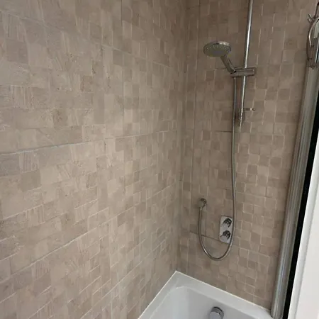 Cozy And Bright In A Friendly 2 Bedroom Pensión *